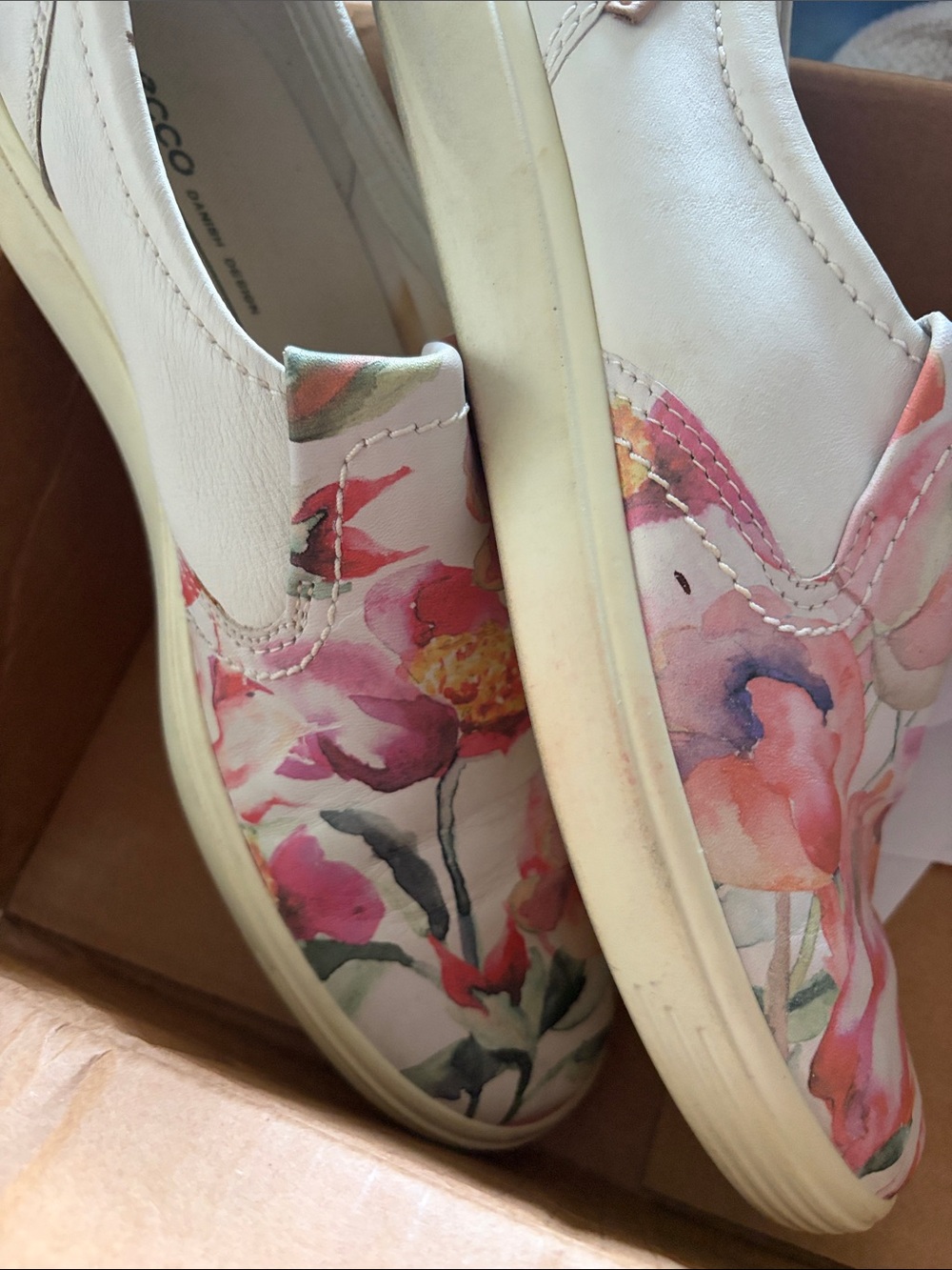 Ecco Women Floral Slip-On Mules in White and Pink - Picture 4 of 4